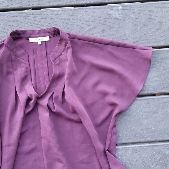 💙3 for $30💙 Ro & De Plum High-Low Flutter Sleeve Blouse - Picture 5 of 7